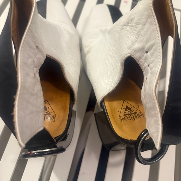 Black and White fFluevogs size 8 - Picture 2 of 6